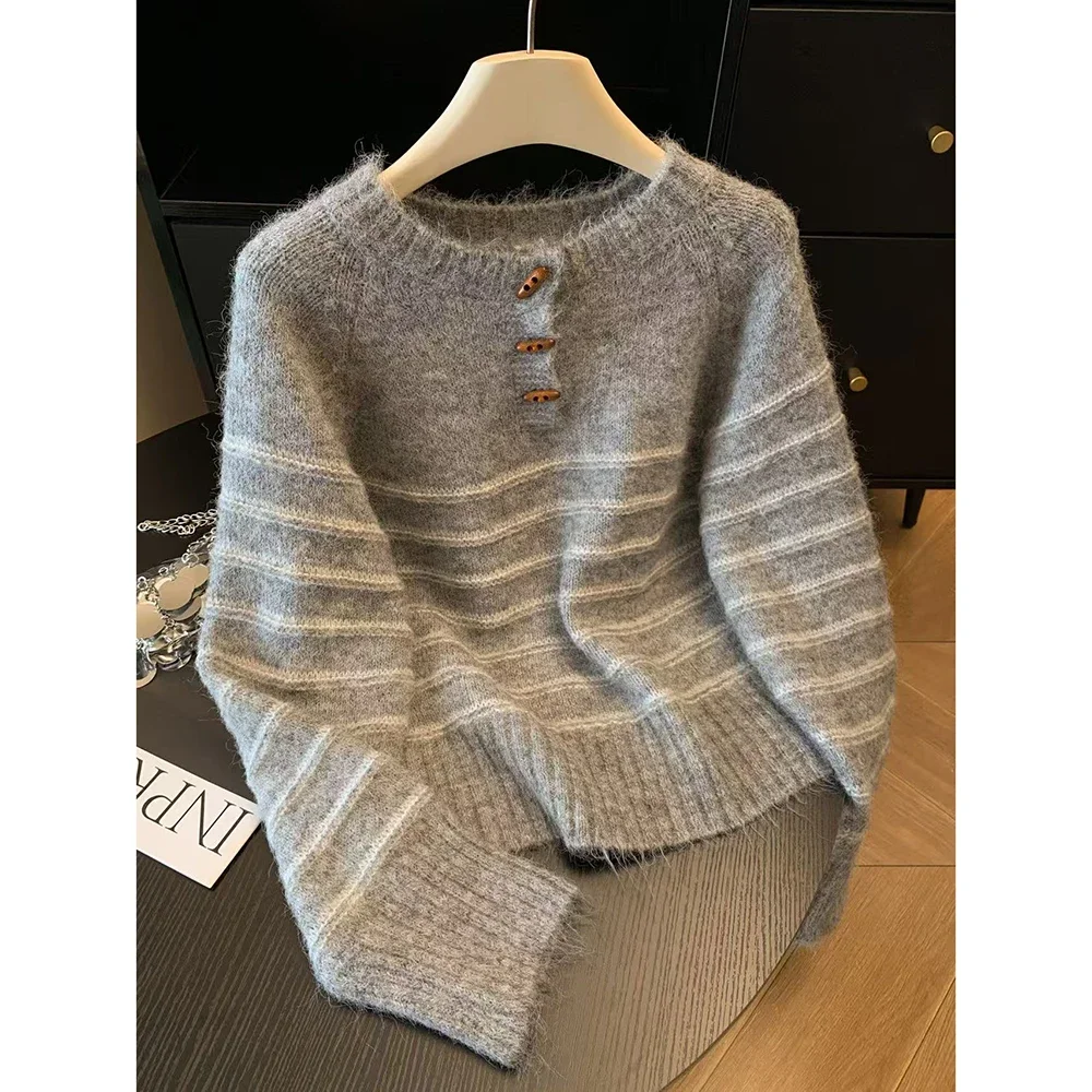 Embroidery Shirt - سترة نسائية مخططة من الصوف والكشمير