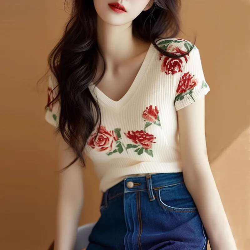 بلوزة نسائية بيج برقبة على شكل - مراجعة Embroidery Rose وسعره