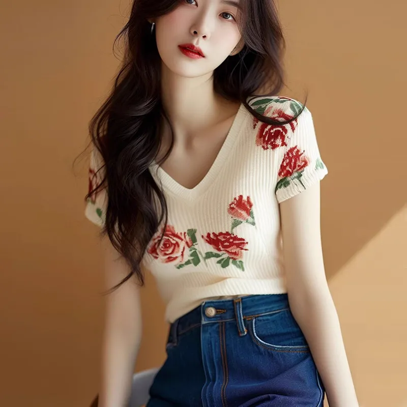بلوزة نسائية بيج برقبة على شكل - مراجعة Embroidery Rose وسعره