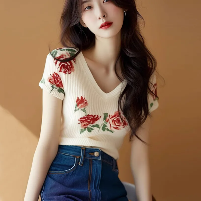 بلوزة نسائية بيج برقبة على شكل - مراجعة Embroidery Rose وسعره