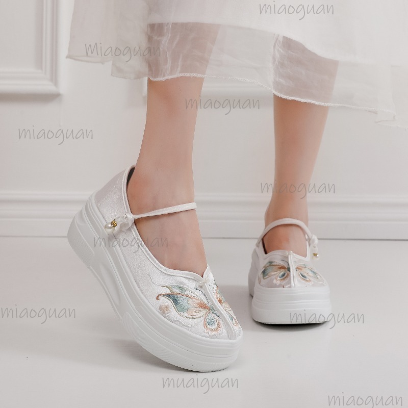 أحذية نسائية بنمط صيني مطرزة ب - مراجعة Embroidery Style وسعره