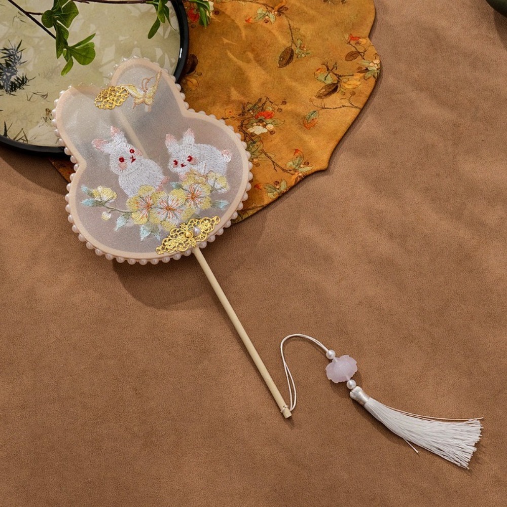 مروحة يدوية صينية الطراز مطرزة - مراجعة Embroidery Rabbit وسعره
