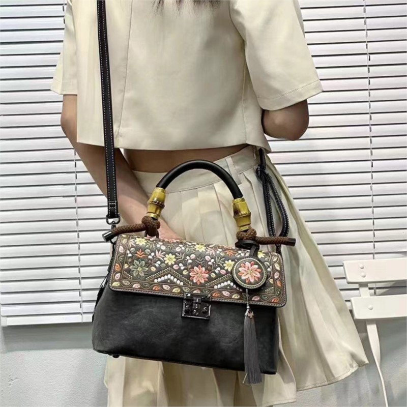حقيبة جلدية نسائية مطرزة من جو - مراجعة Embroidery On Leather وسعره